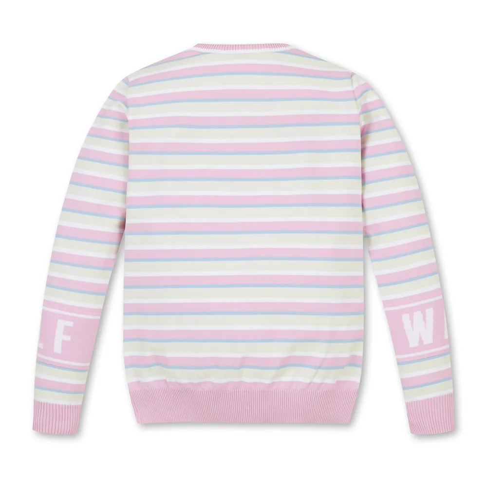 Классический и стильный роскошный женский вязаный свитер на осень. Простой