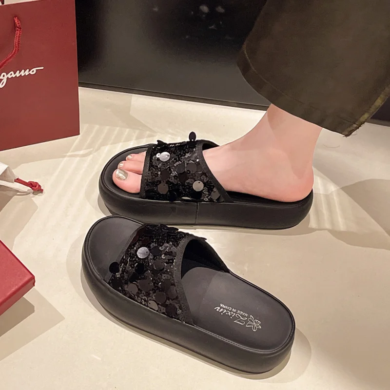 Тапки женские пляжные сланцы шикарные клоги летняя обувь 2024