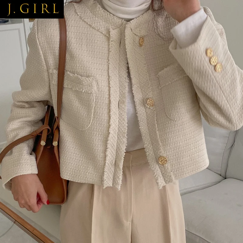 

J GIRLS Female Tweed Short Coats French Elegant Temperament Round Neck Raw Edge Stitching Three Buttons Loose Pocket Jacket