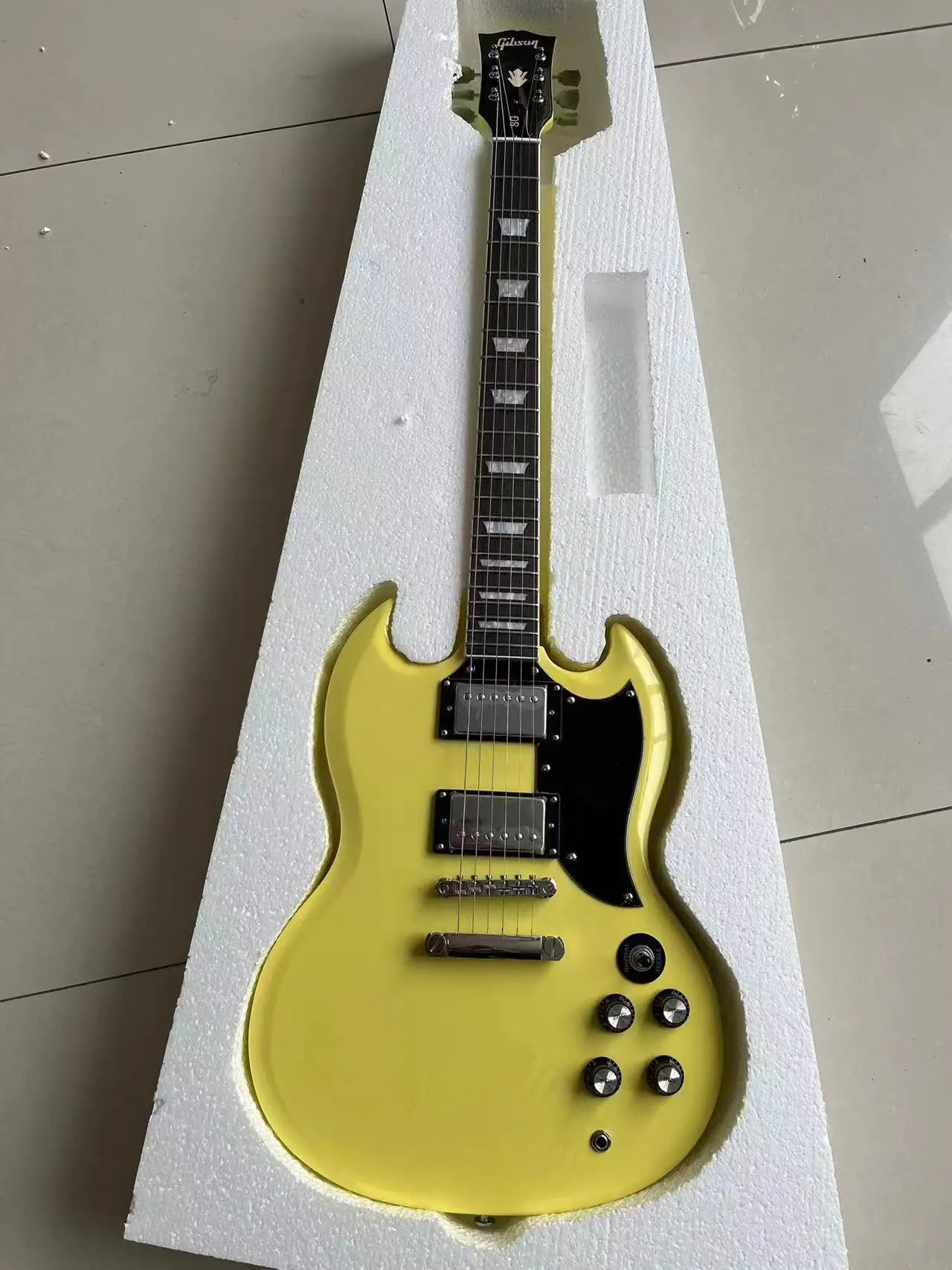 

Send in 3 days Factory custom shop Newest three pickups White tobacco sg-400 electric guitar in stock