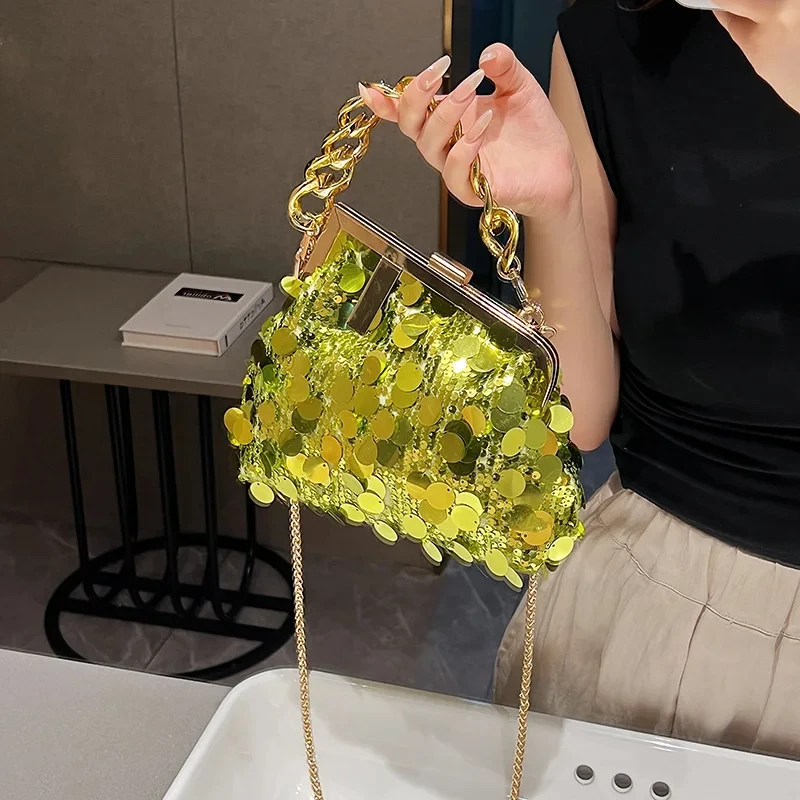 Женская сумка из ПВХ с блестками и цепочкой