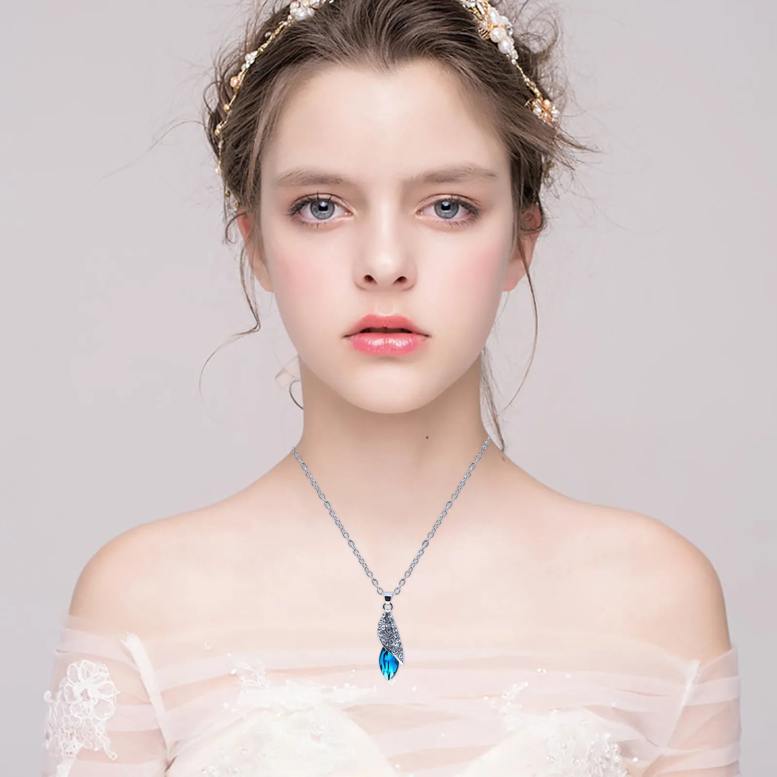 Ingenue aulx studio. Стиль инженю в одежде женщины. Людмила пикфорд. Спектакль барышня крестьянка. Амплуа инженю.