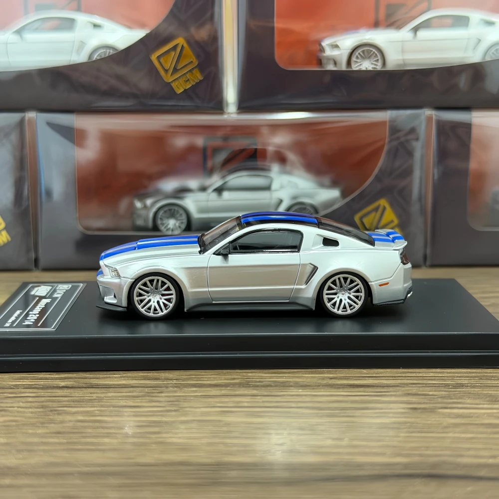 Фото Модель автомобиля DCM 1:64 Mustang 2014, литая под давлением №2