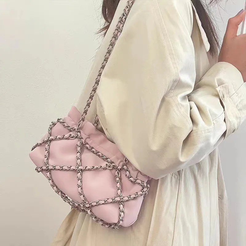 

New Metal Chain Shoulder Bag Women's High Grade Fashion Chic Point Trendy Design Simple Ruched Exquisite Elegant Small Handbag