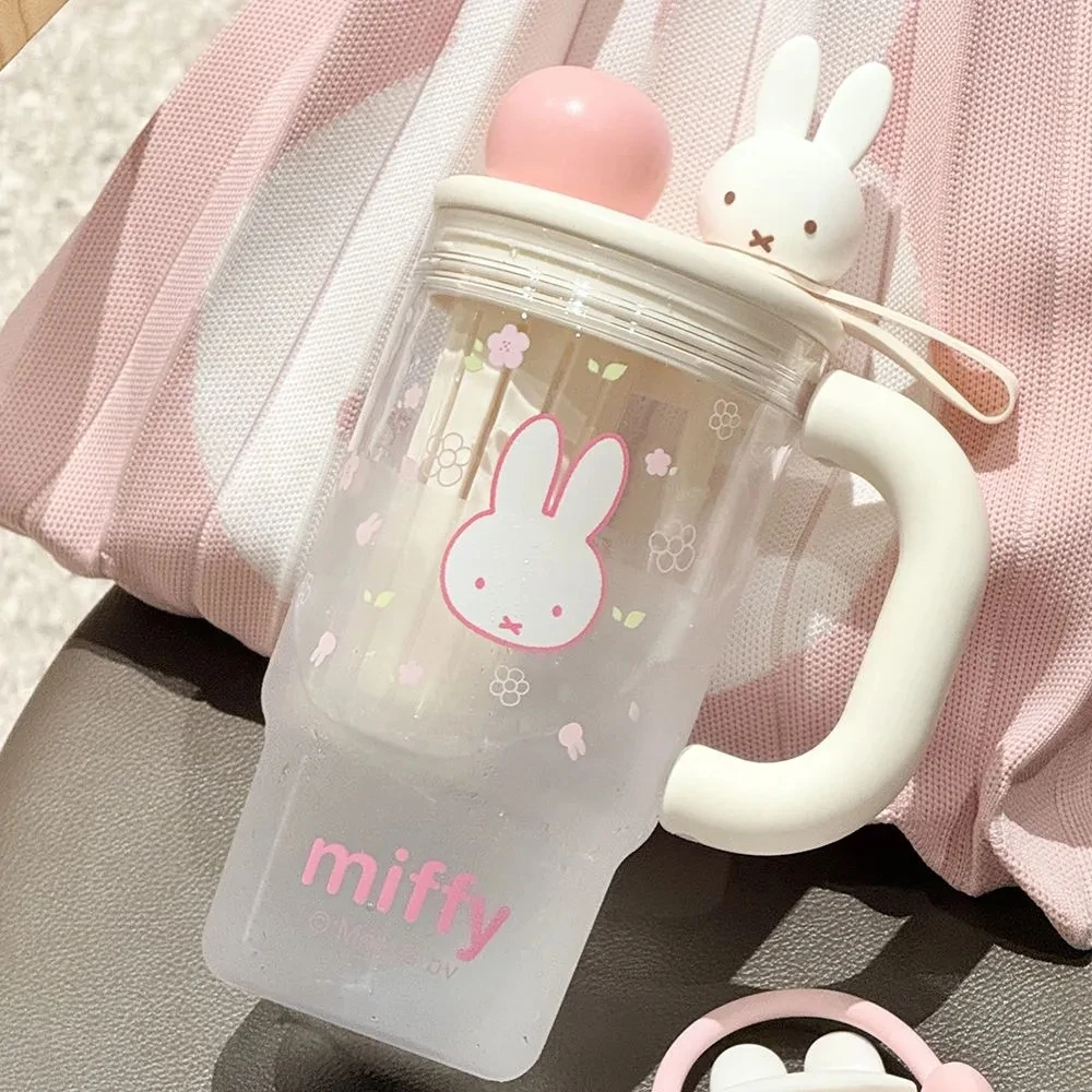 Фото В наличии: Оригинальный стакан-термос Miffy Tritan с милым кроликом, с заварником для чая и соломинкой, портативная бутылка для воды 760 мл, подарки на день рождения №5