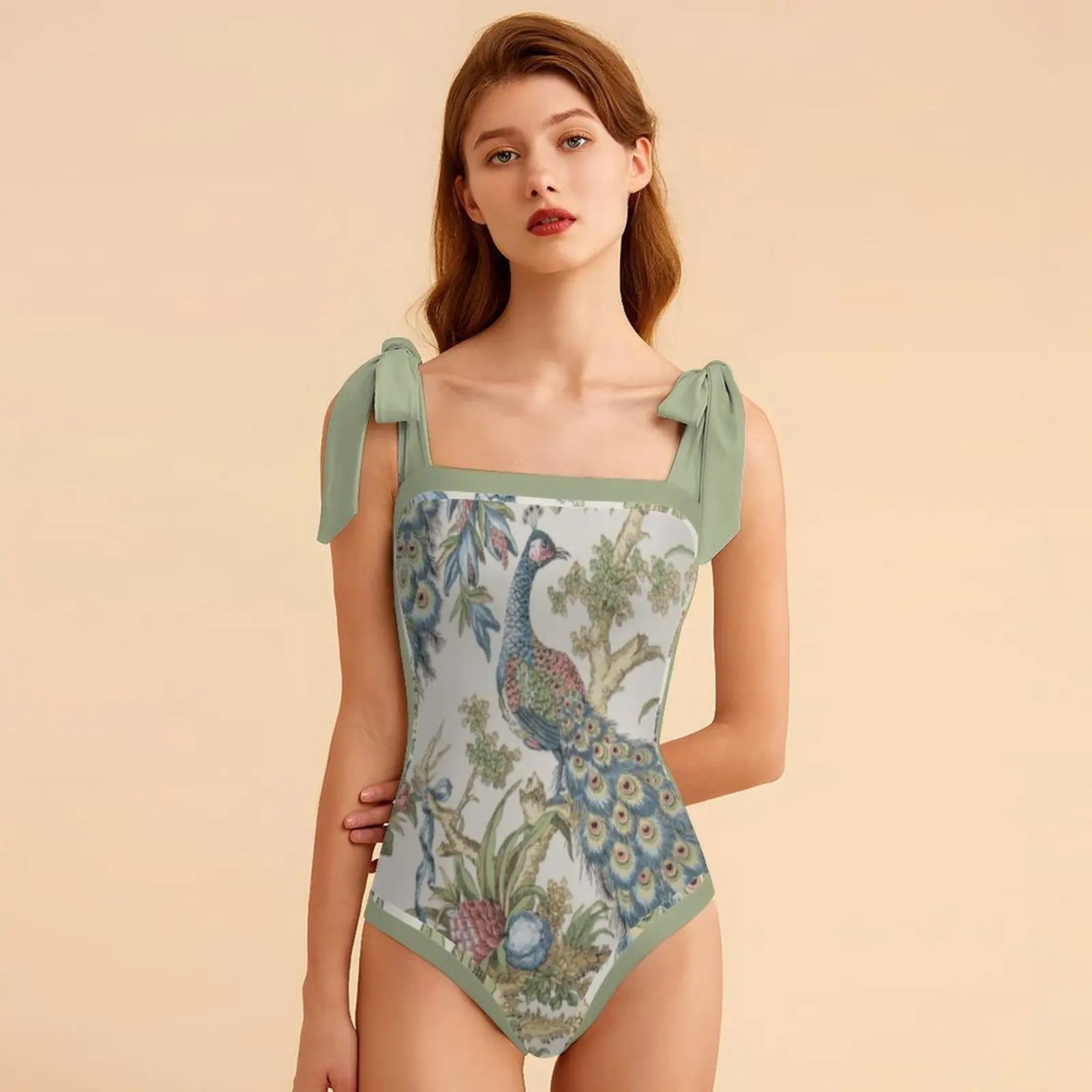 Рисунок 5 - Женский слитный купальник с квадратным