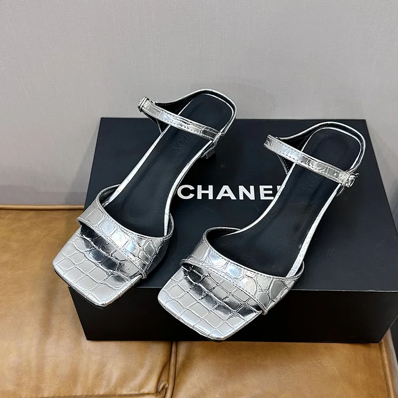 Мюли женские под крокодиловую кожу элегантные сандалии на низком каблуке