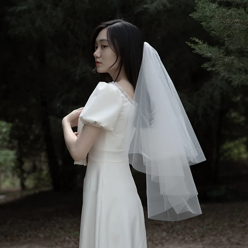 

Головной убор невесты получает сертификат простая Свадебная поездка фотографирует основное свадебное платье среднее длинное белое предло...