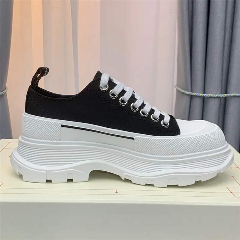 Luxury Brand Designer Women Small White Shoes Classic Fashion Canvas Flat Shoes Comfortable Sheepskin Soft Soled Walking Shoes