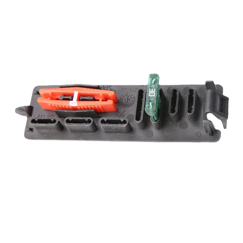 

For PEUGEOT 307 408 Citroen C-QUATRE C-TRIOMPHE 308 C2 206 Fuse Box 1pcs