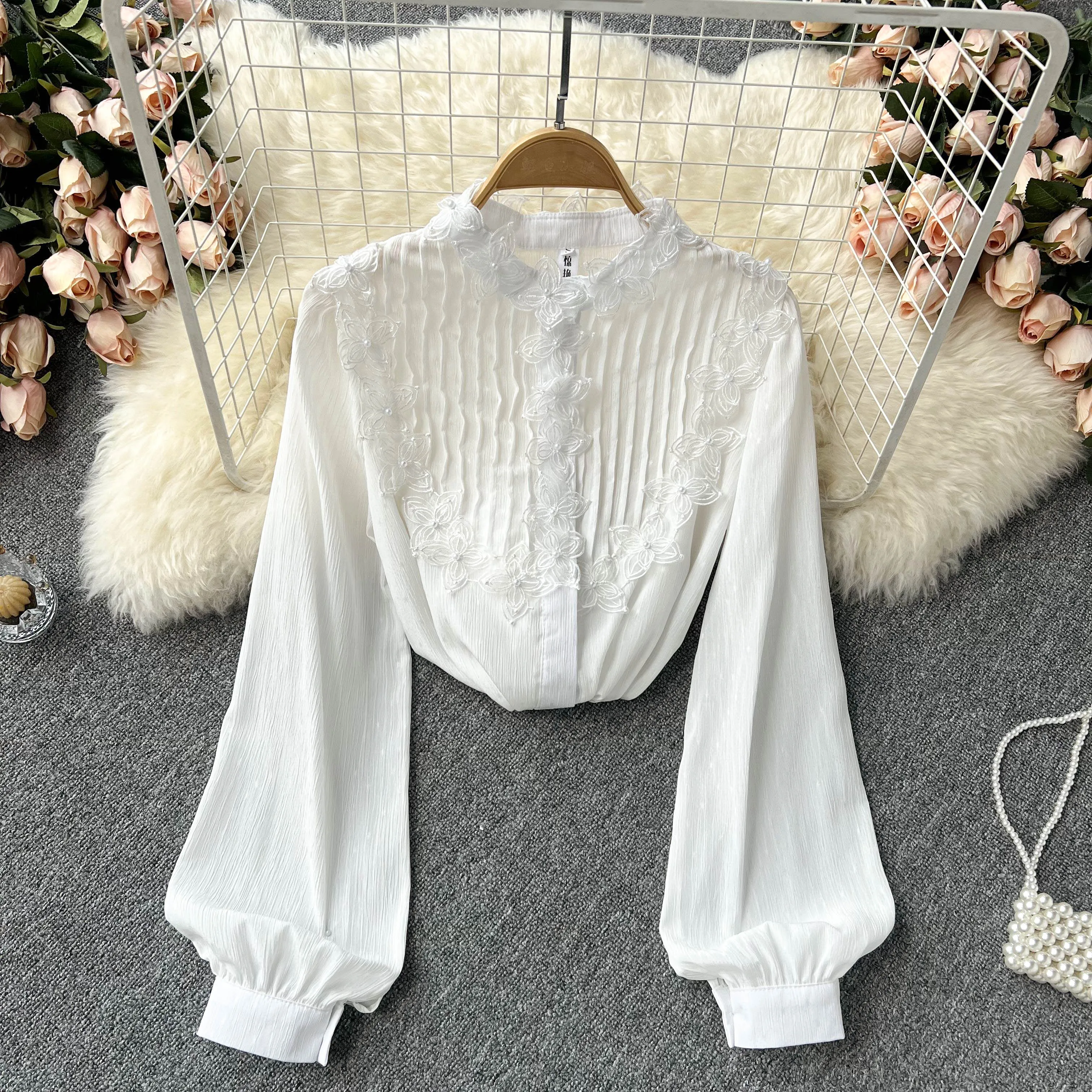 

2022 Spring New Shirt Women's Minority Three-dimensional Flower Heavy Industry Crimping Slim Fit Versatile Solid Color Top