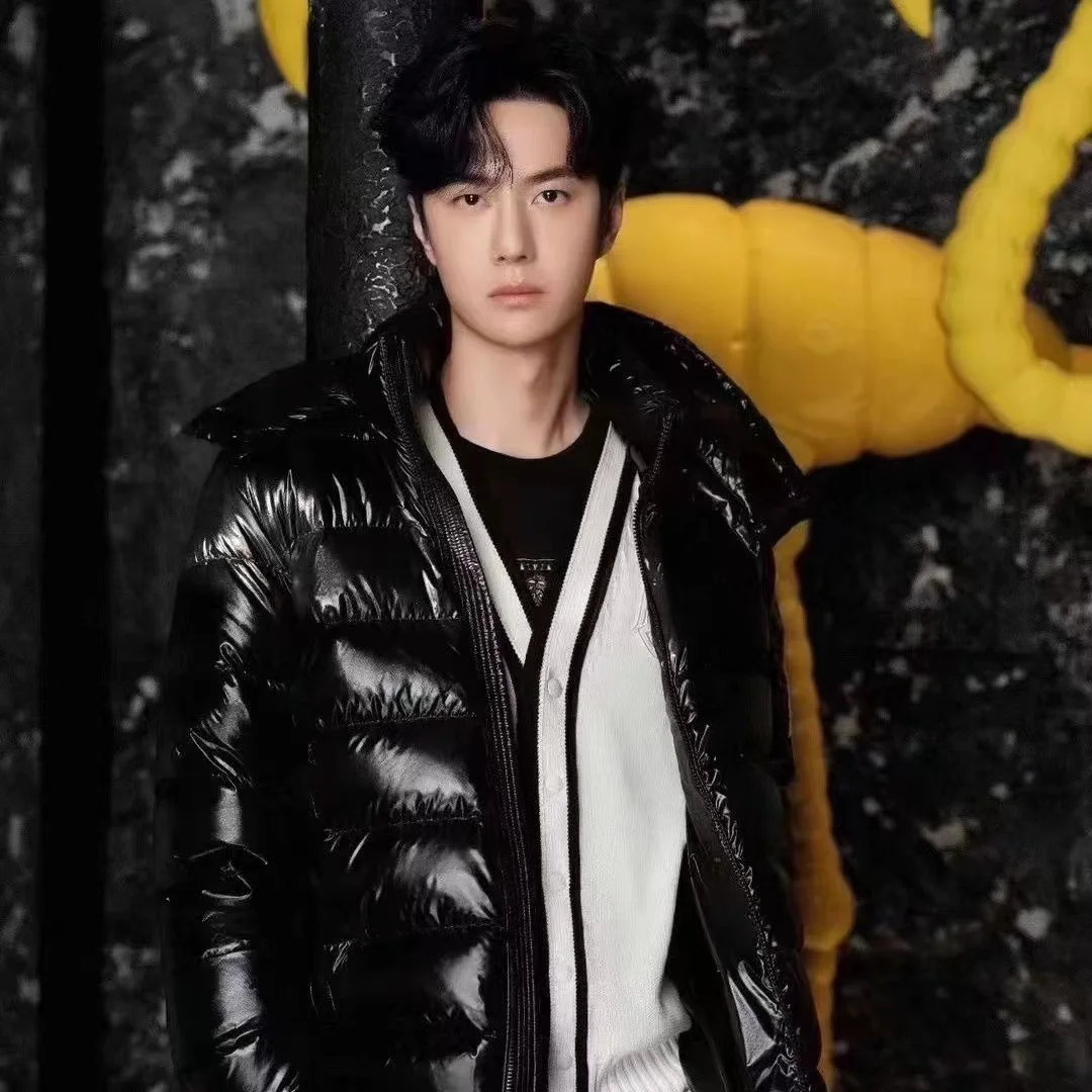 

Мужской модный трендовый брендовый пуховик. Высококачественная теплая, водонепроницаемая и ветрозащитная атмосфера, необходимая для осени и зимы