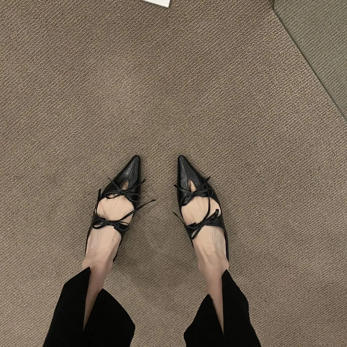 

Elegant Butterfly Knot Designer Pointed Toe Flat with Sandals 2022 Summer Women Beige Black Hollow Out Slippers Casual Shoes