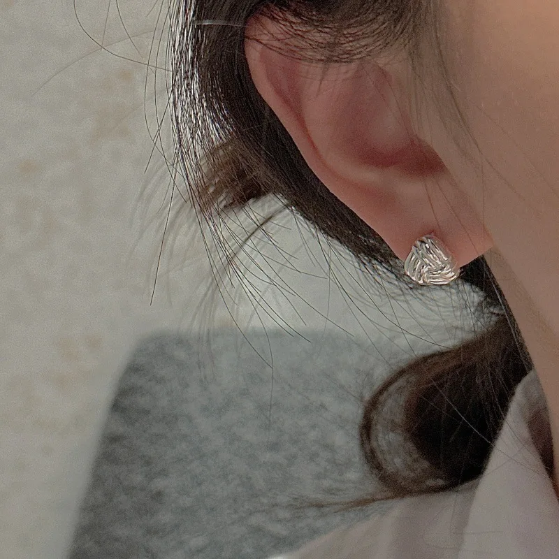 Фото Серебряные серьги-узелки S925 от Cciris.Com: корейский винтажный минималистичный дизайн, изящные украшения оптом для женщин №4