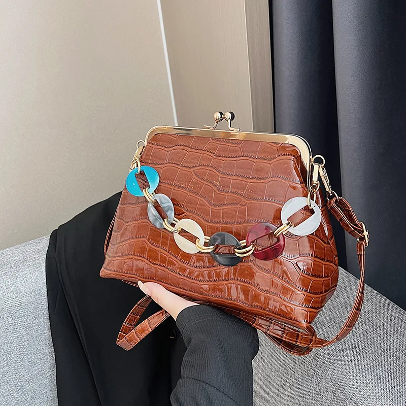Women's Autumn 2022 Fashion New Shoulder Messenger Bag Popular Bag Female Acrylic Chain Clamp Shell Bag