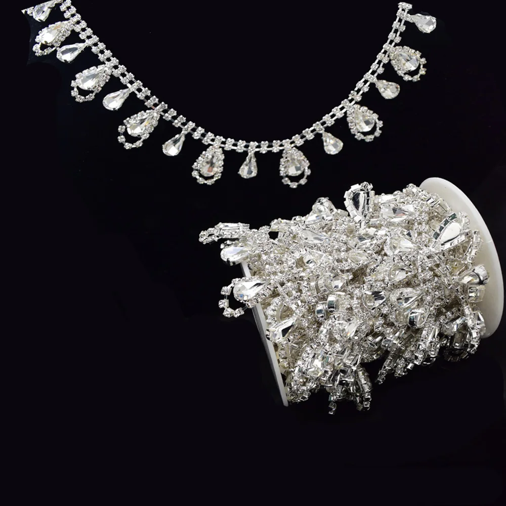 Украшение в виде стеклянной цепочки форме капли используемое для шитья нежных