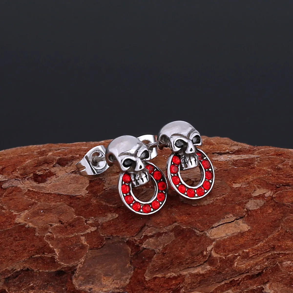 

Premium Stainless Steel Ghost Head Skull Viking Earrings Nordic Men's Retro Fashion Amulet Stud Earrings Jewelry Teen Charm Gift