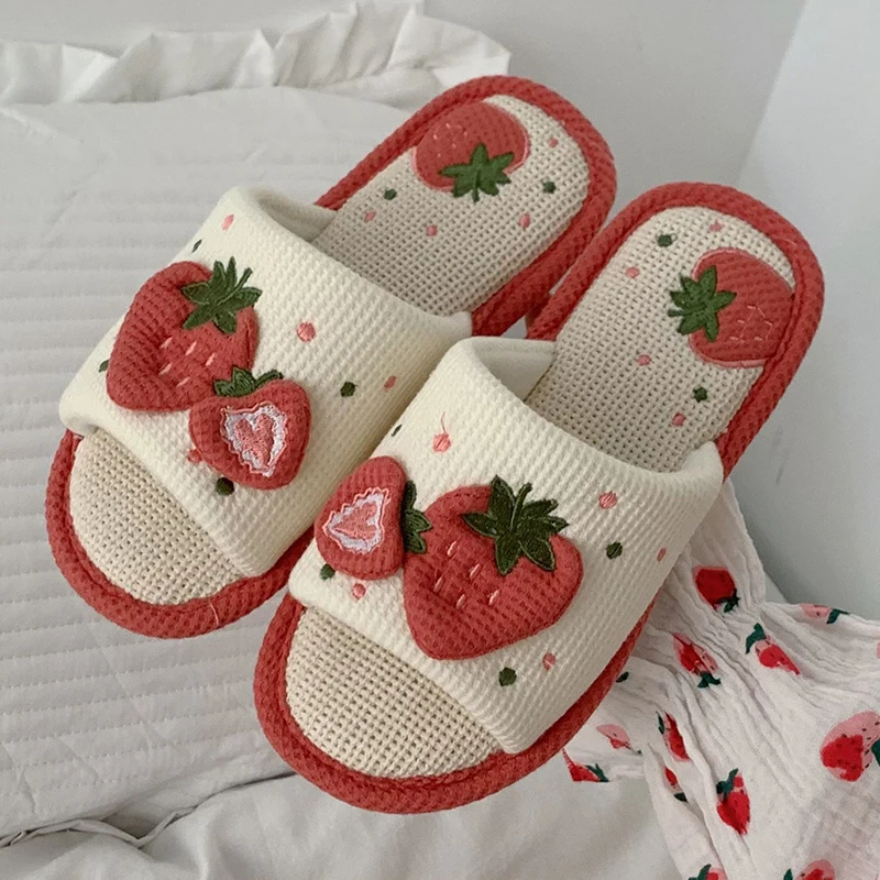 Cute Strawberry Women Slippers Winter Home Warm Furry Linen Plush Slippers Autumn Indoor Home Floor Female Home Slippers Women