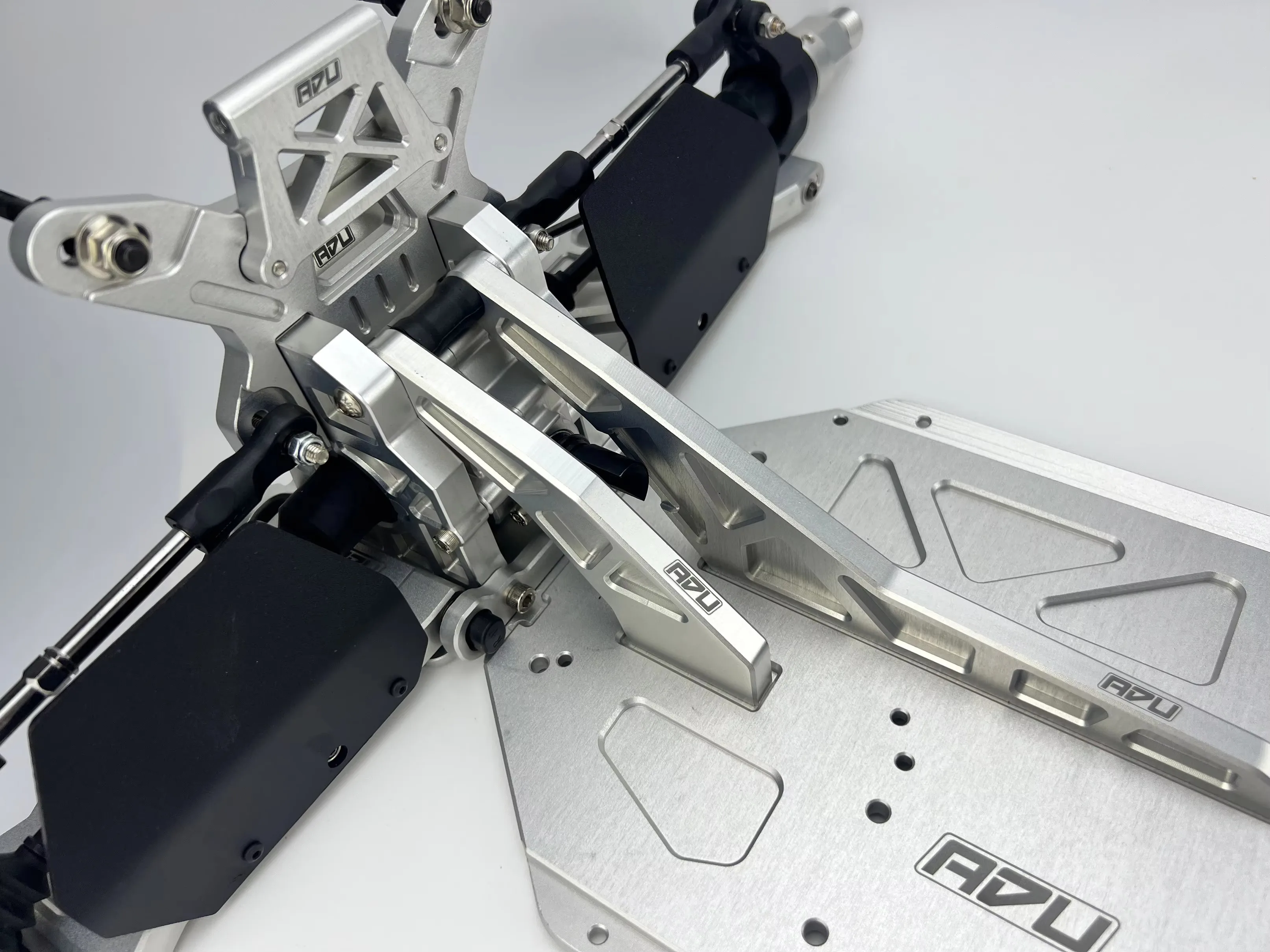 Фото Кронштейн заднего дифференциала ADU Racing 7075-T6 ALU для Losi DBXl-e V1.0 V2.0 1/5 RC №2