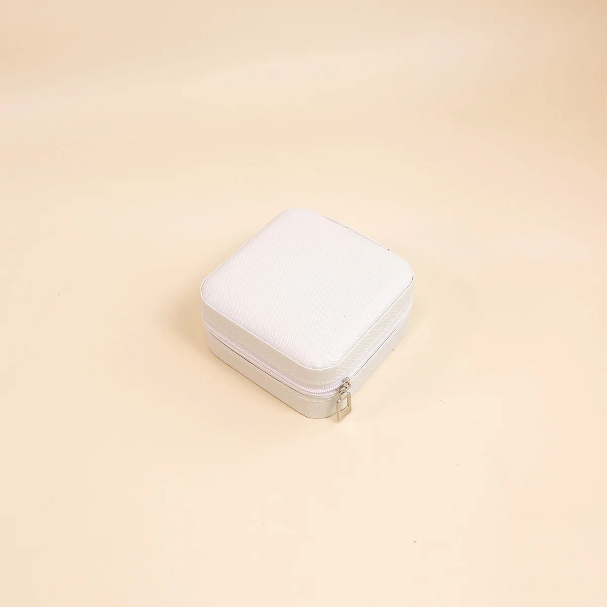 

Мини-шкатулка для украшений из искусственной кожи