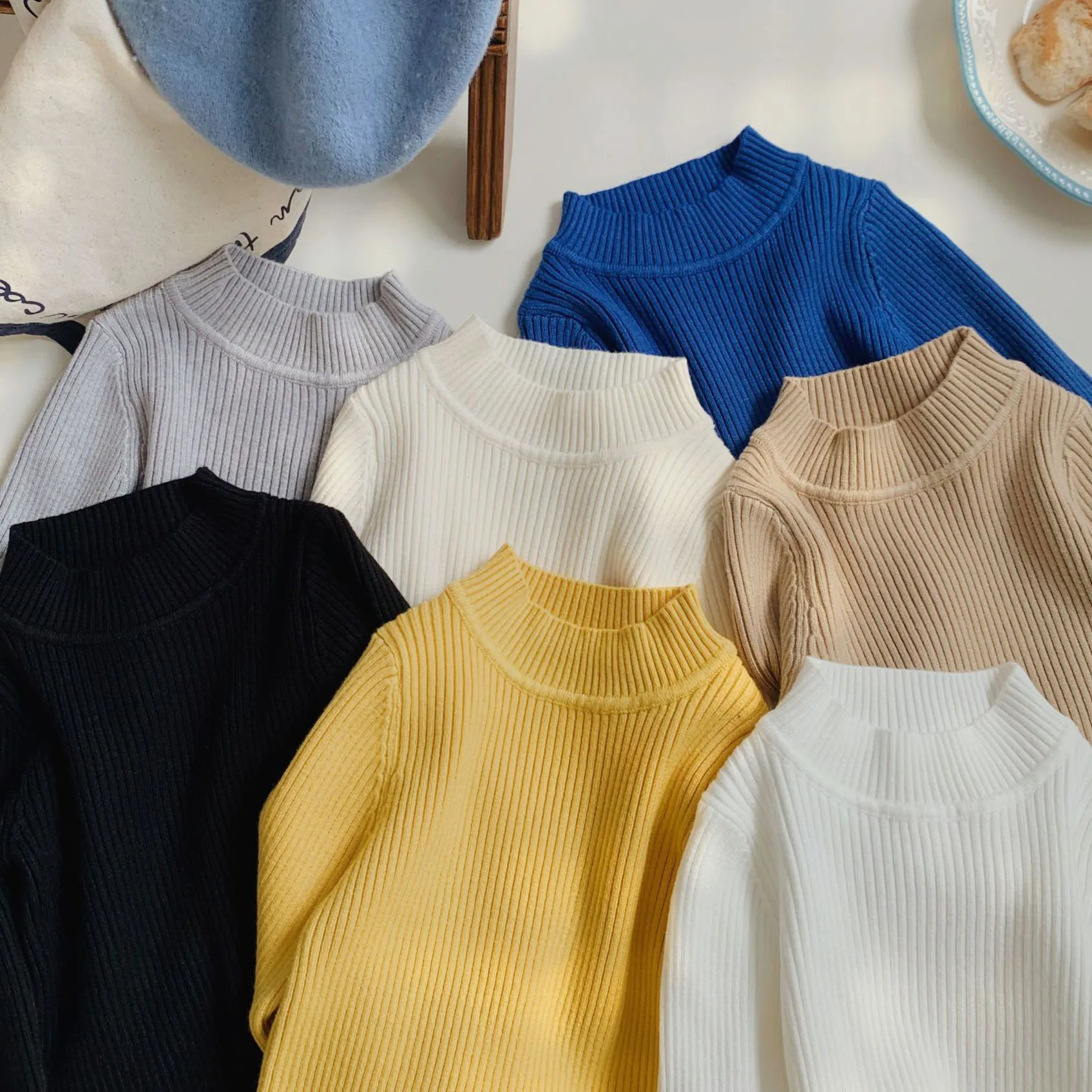 

Детский трикотажный свитер-водолазка с длинным рукавом