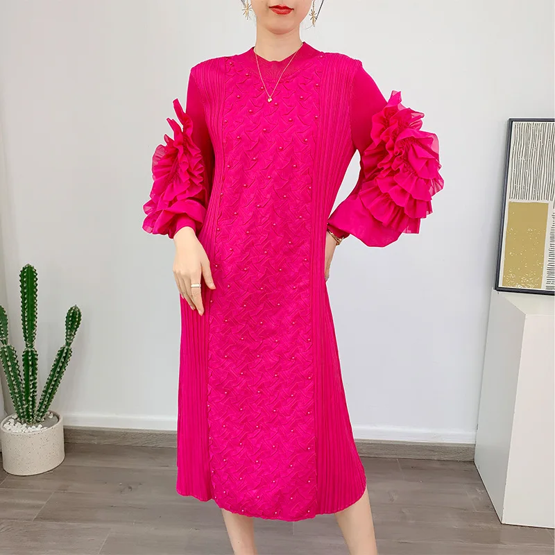 

Standing collar long sleeved floral pressed pleated dress with commuting pleated embroidery patch, medium length rose red female