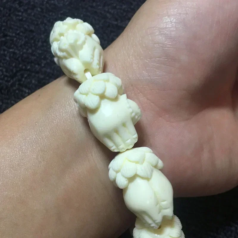 Женский браслет с изображением лотоса бергамота