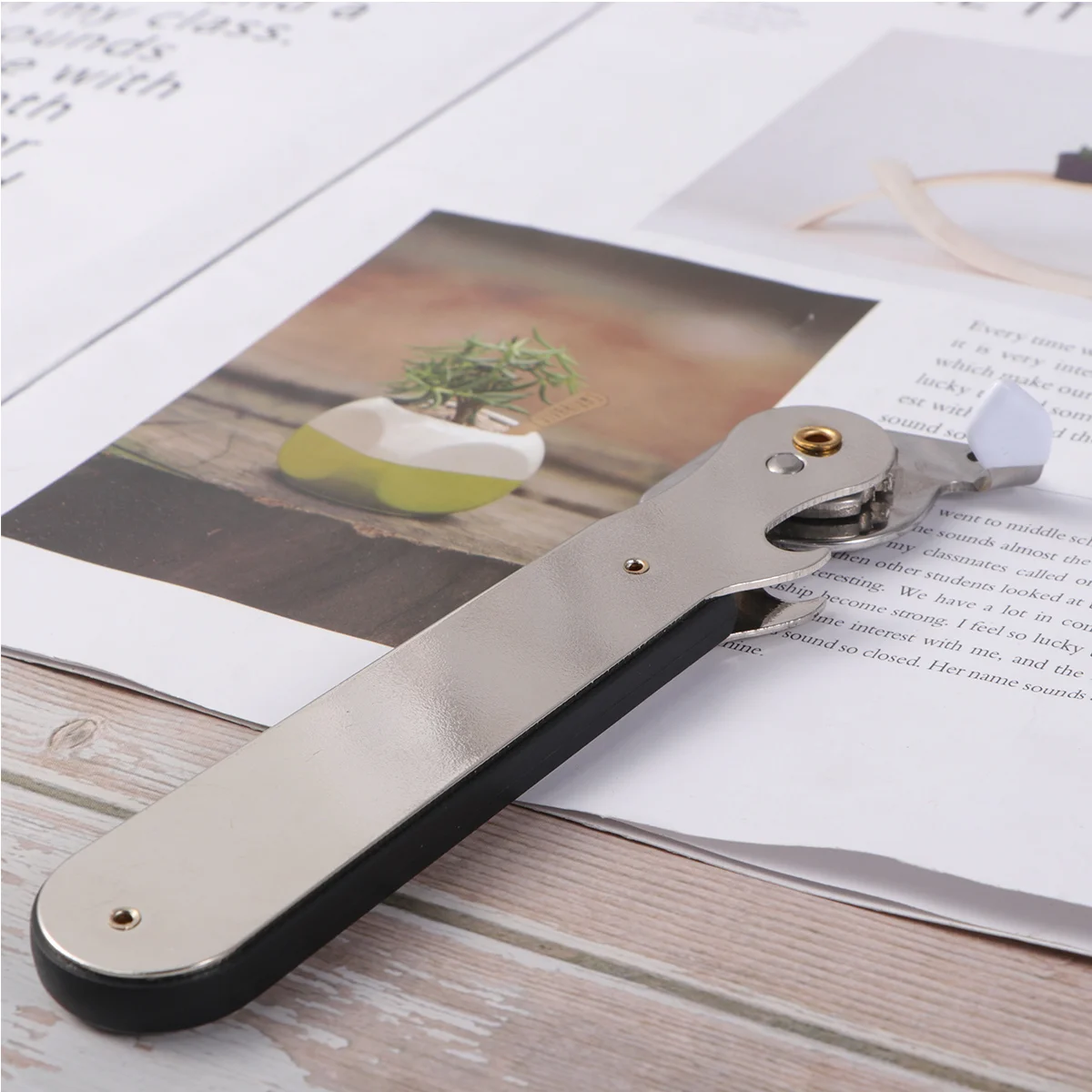

Manual Can Opener Stainless Steel Tin Opener Kitchen Can Piercer for Restaurant Home Camping