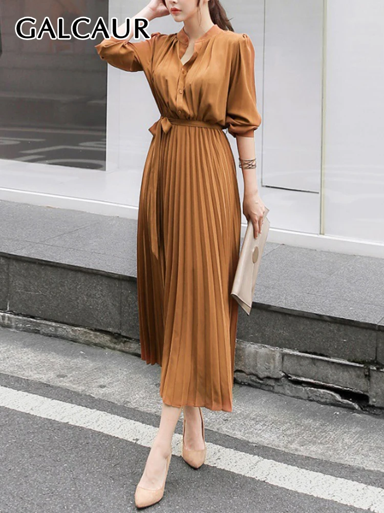 

Платье-миди Плиссированное однобортное с воротником-стойкой и длинным рукавом