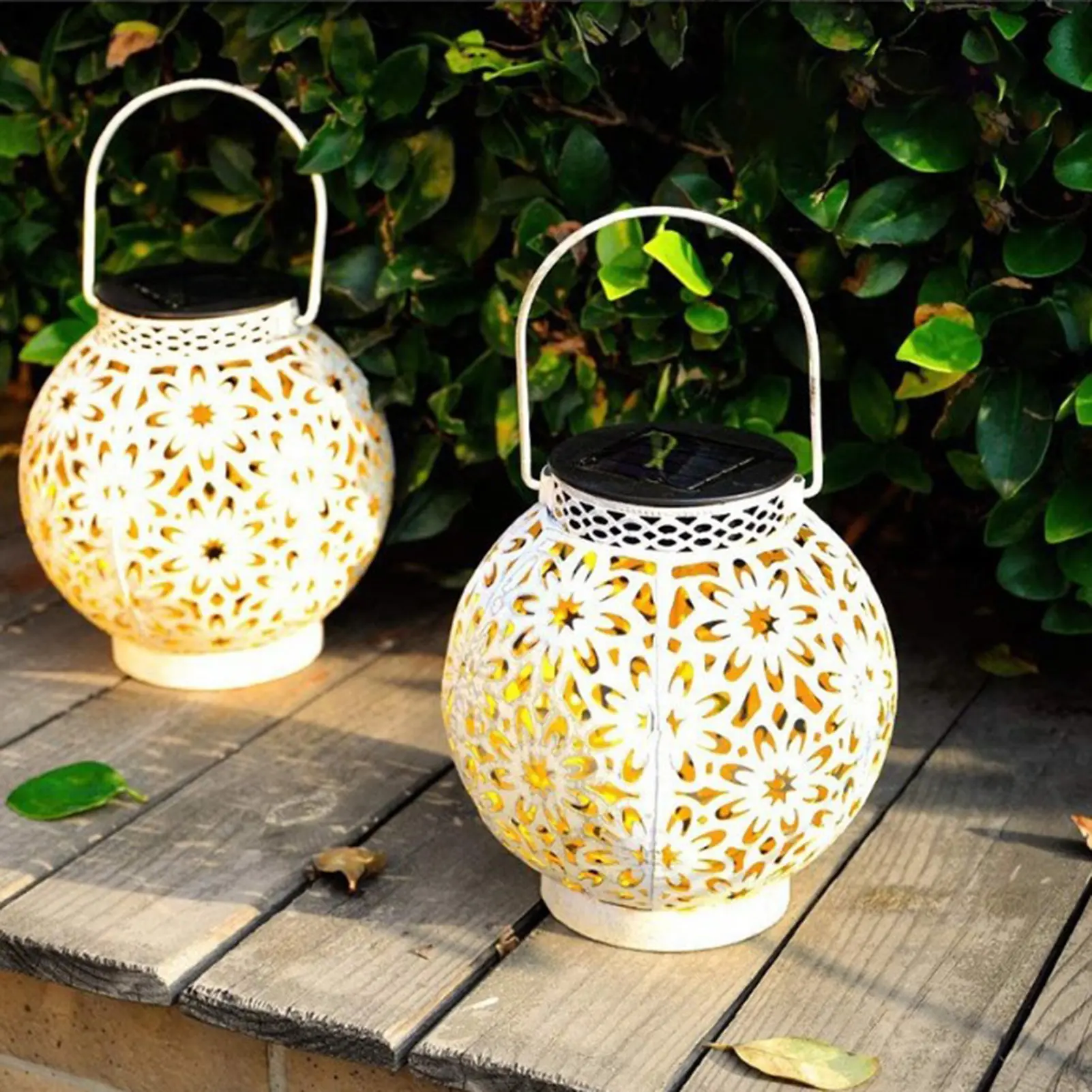 

Garden Solar Lantern Outdoor Solar Hang Lantern Lights Metal LED Decorative Christmas Light For Garden Patio Courtyard Lawn