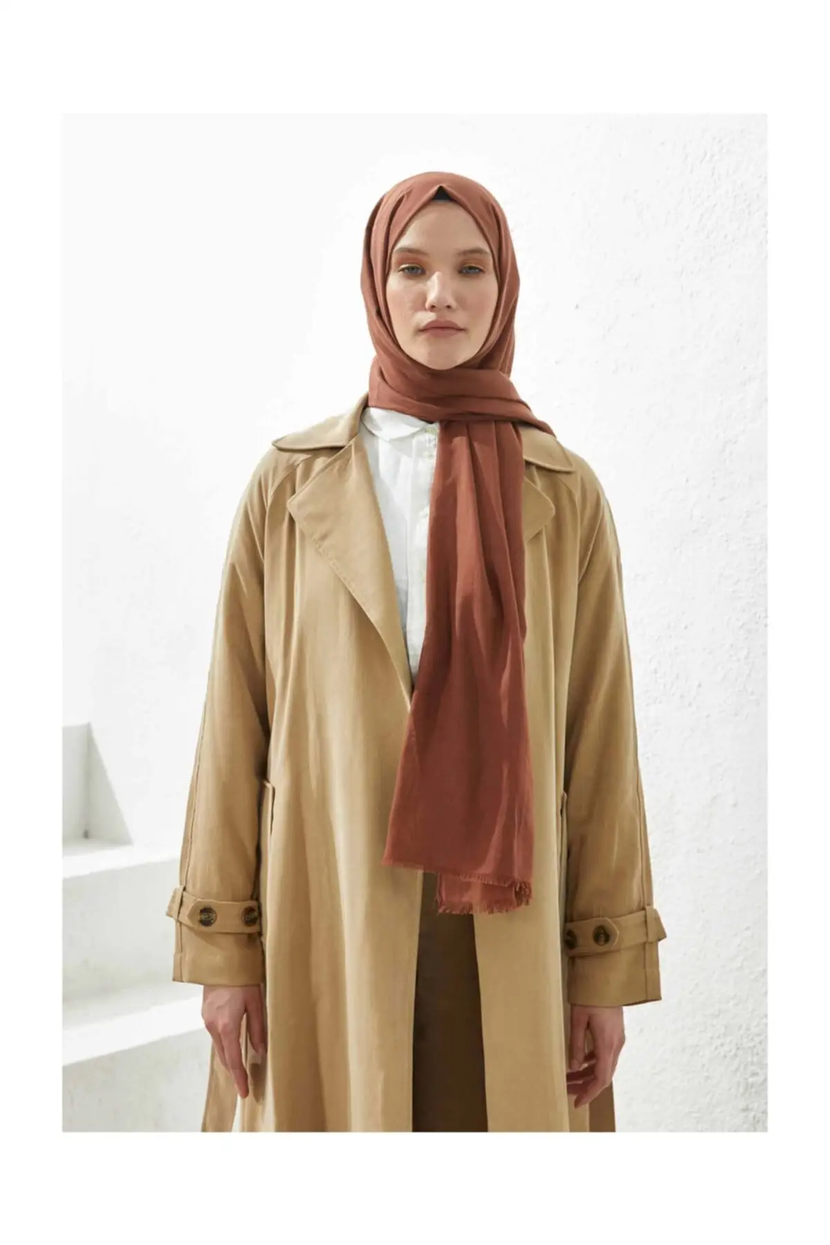 Свежие шарфы, тонкий хлопковый корпус, горячий кофе