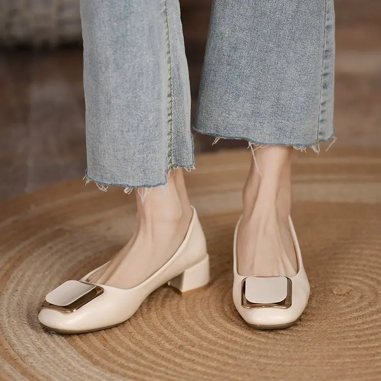 

2022 New Fashion Ladies Solid Color Office Ladies Shoes Square Heel Boat Shoes Metal Dress Shoes Women's Light High Heels
