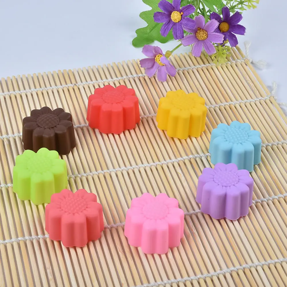 

10pcs Sunflowers Daisy Shape Silicone Muffin Baking Cups Reusable Heat Resisant Cupcake Liners Non-Stick Cake Molds Random Color