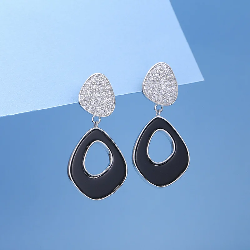 

Женские серьги из серебра 925 пробы, с фианитом