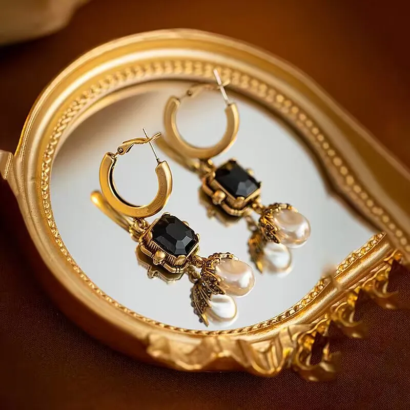 

Pearl Earrings Women's European and American Retro Long Golden Earrings