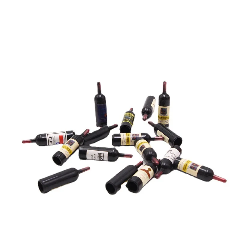 

Миниатюрная пластиковая бутылка красного вина