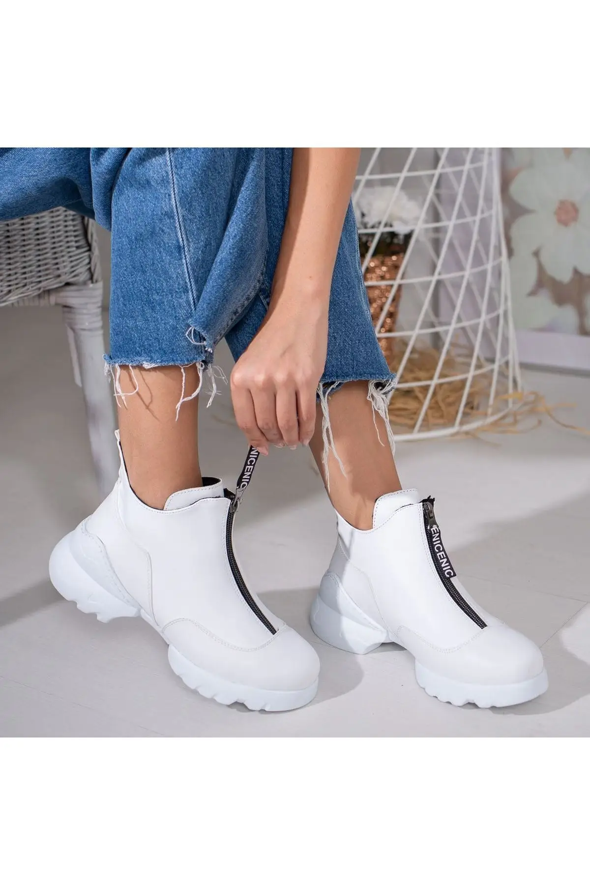 

Women's White Veritas Matte Leather Thick Sole Waterproof with Furs Inside Sports Boots