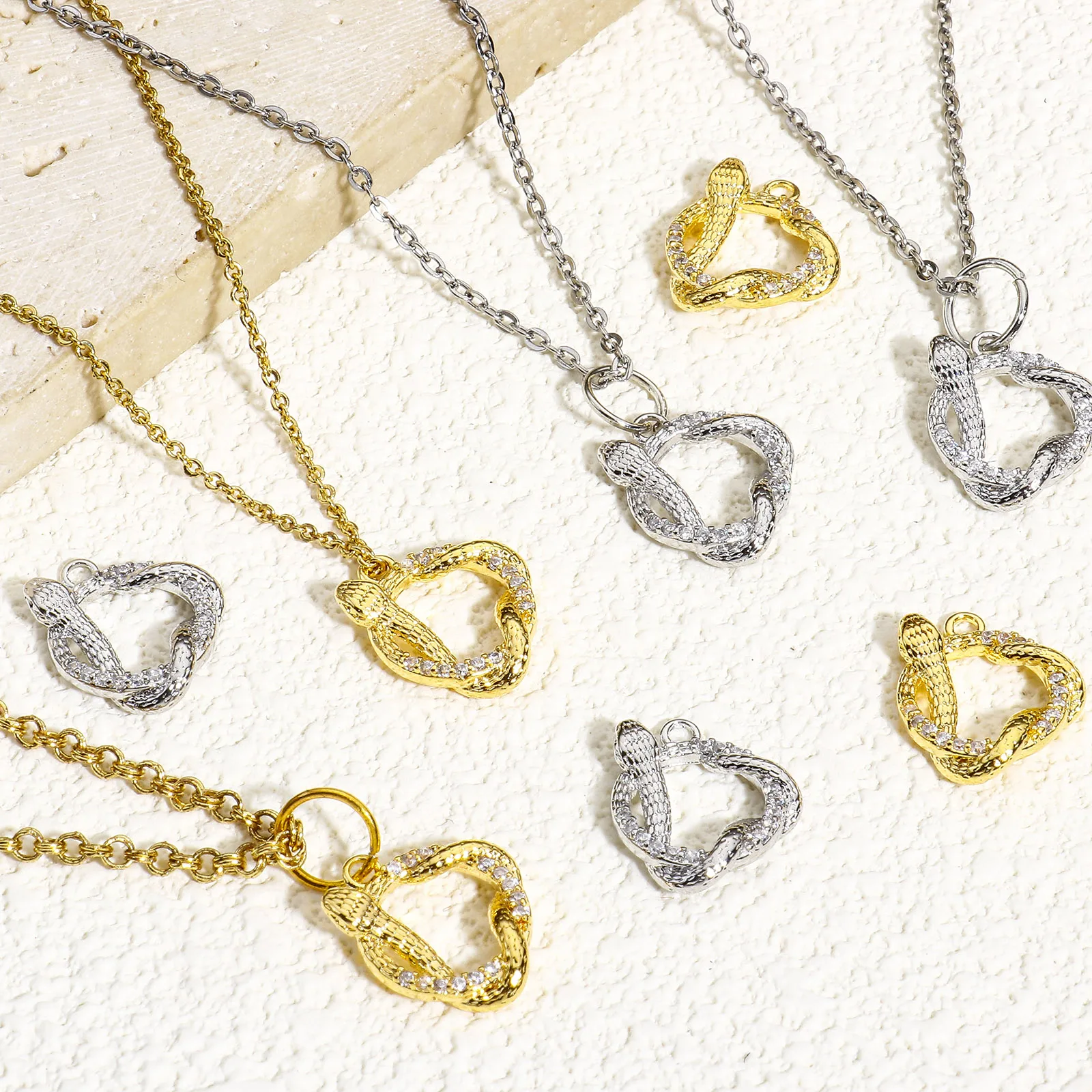 2 шт. металлические подвески в виде змеи 15 х13 мм