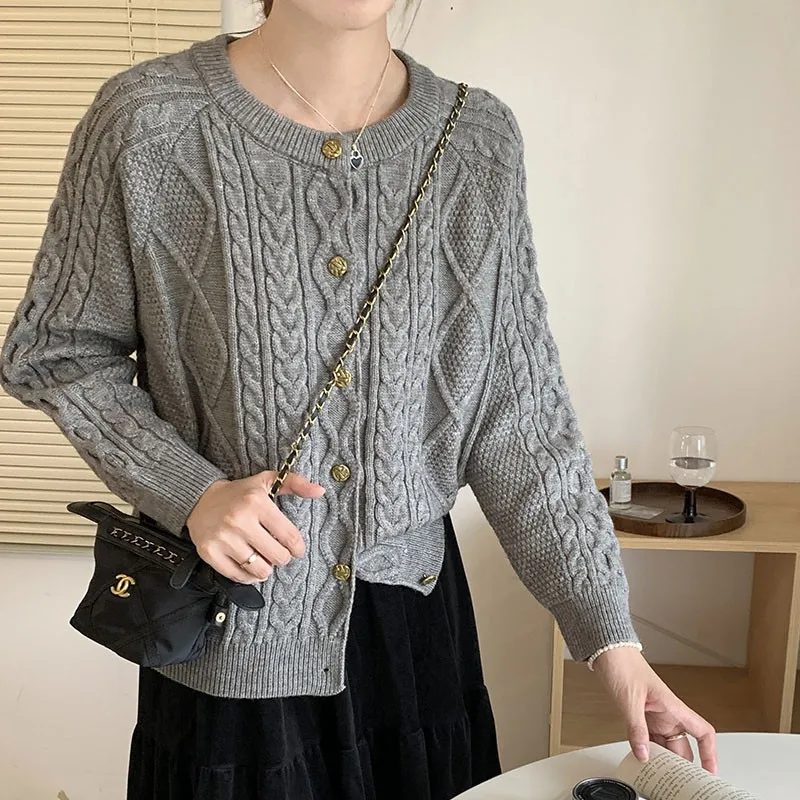 

Vintage languid twisted sweater for autumn and winter, loose metal button-knit cardigan