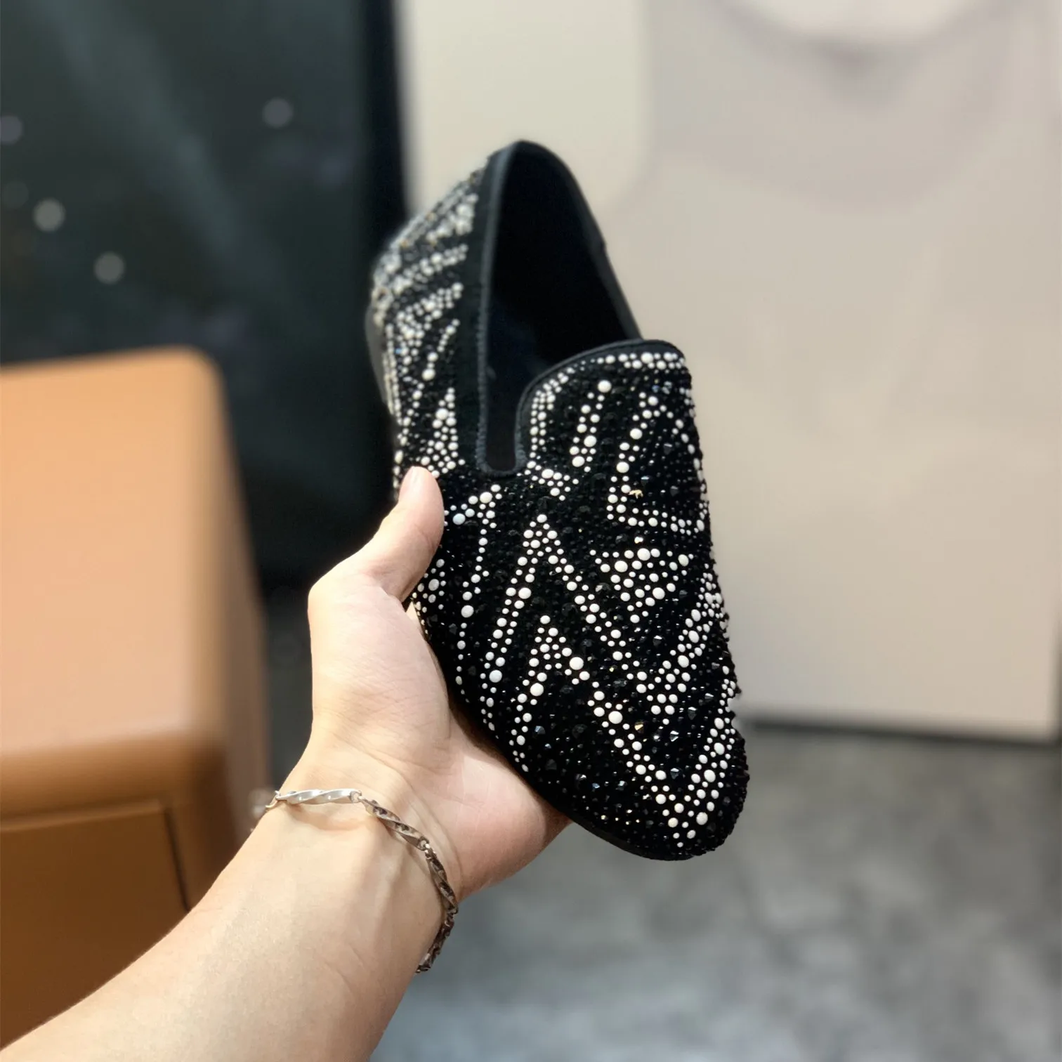 

Роскошные дизайнерские туфли, мужские классические туфли, модные бриллиантовые бриллианты, итальянская женская Свадебная вечерняя Обувь, городские классические слипоны на плоской подошве