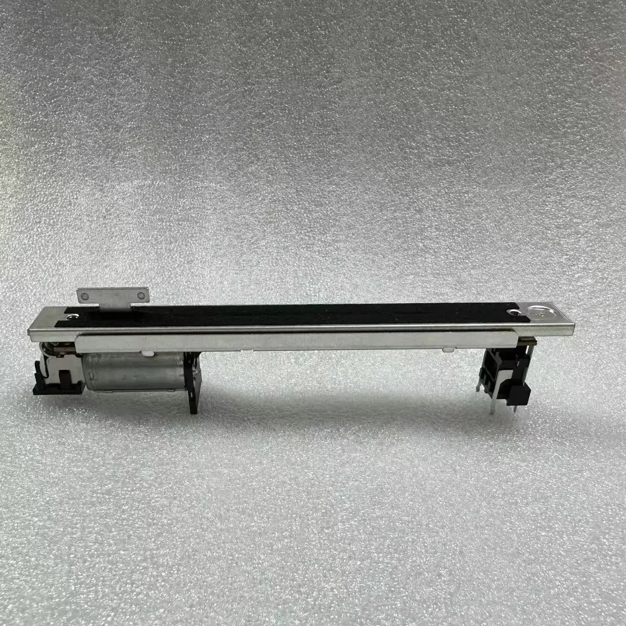 

Электрический фейдер ALPS RSA0N11M9A0J для Yamaha LS9, M7CL, DM1000, DM200