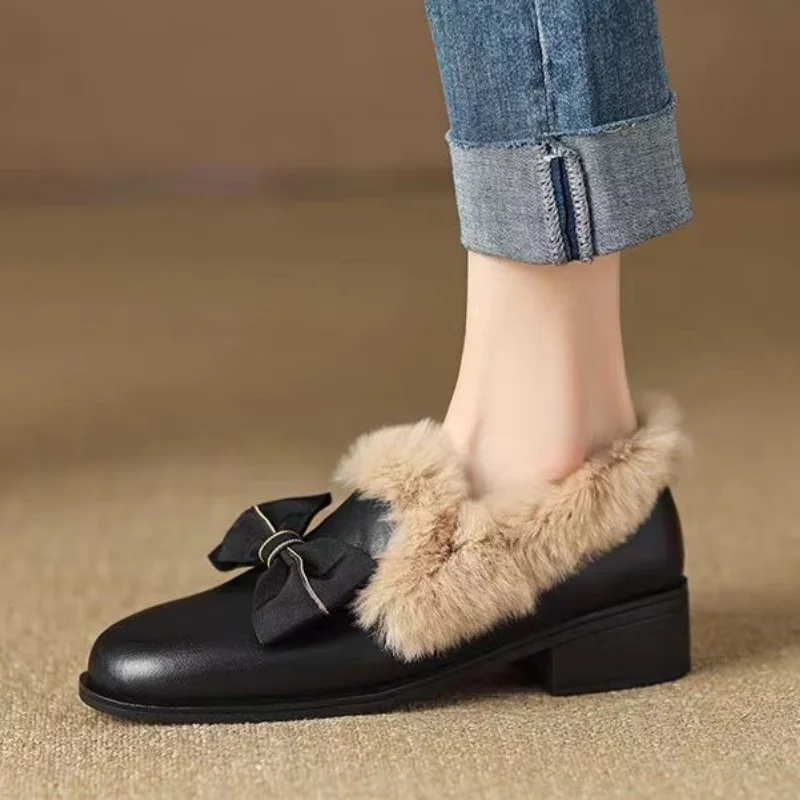 Новые зимние теплые лоферы на меху женская обувь с бантом модная среднем каблуке