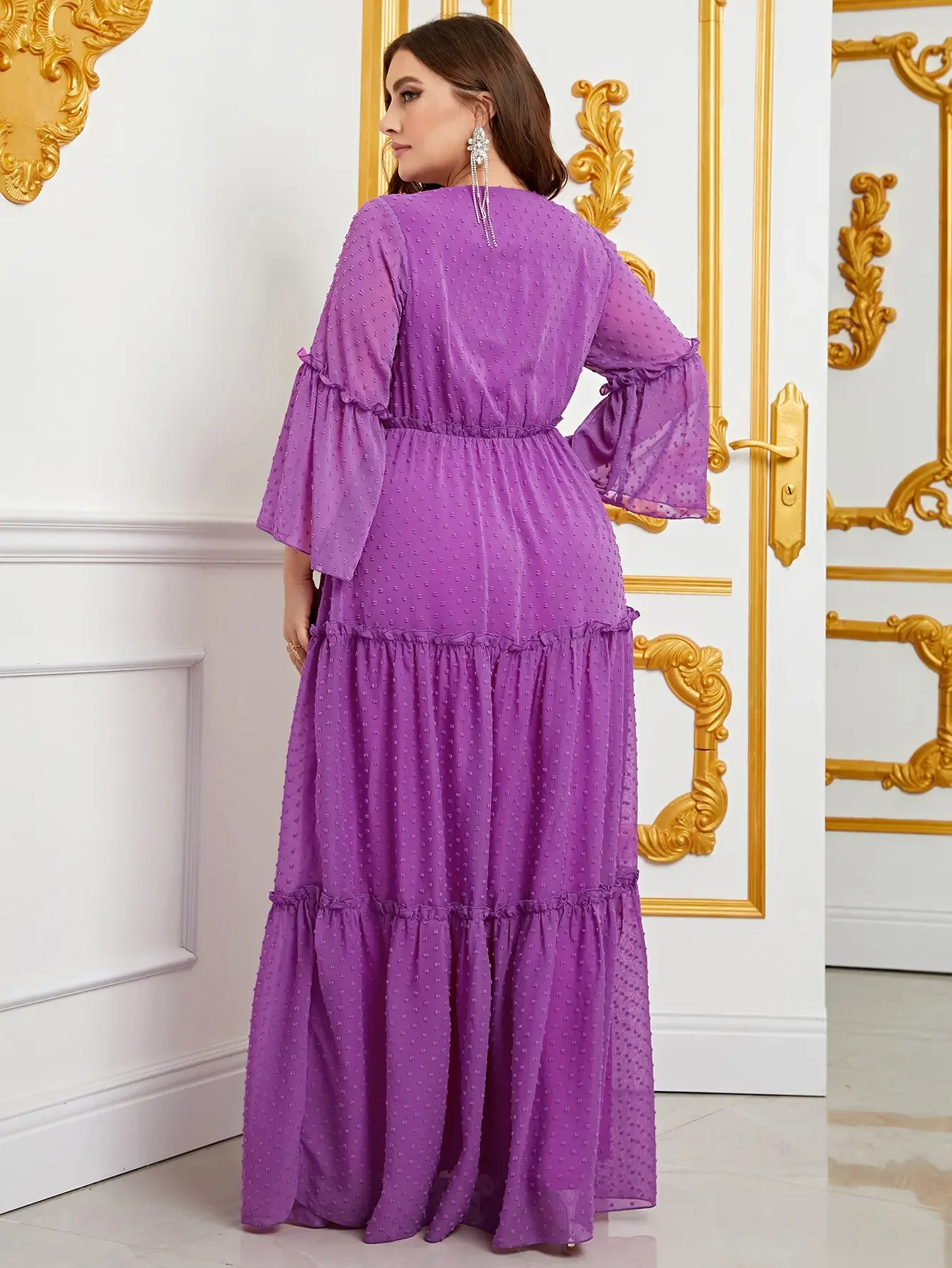 Плюс элегантные платья с длинными рукавами и V-образным вырезом