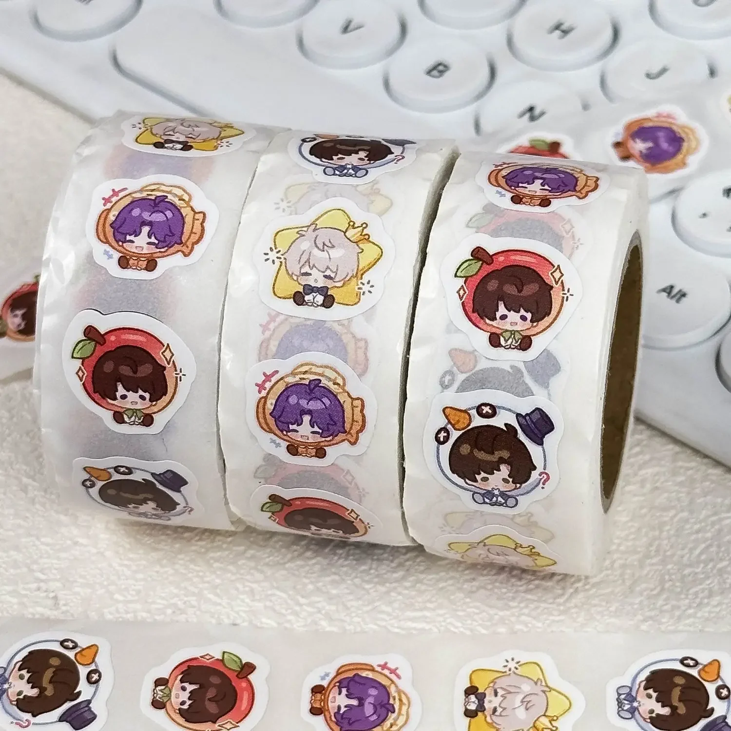 Наклейка на телефон с надписью Love and Deepspace Ксавье зайне рафайель