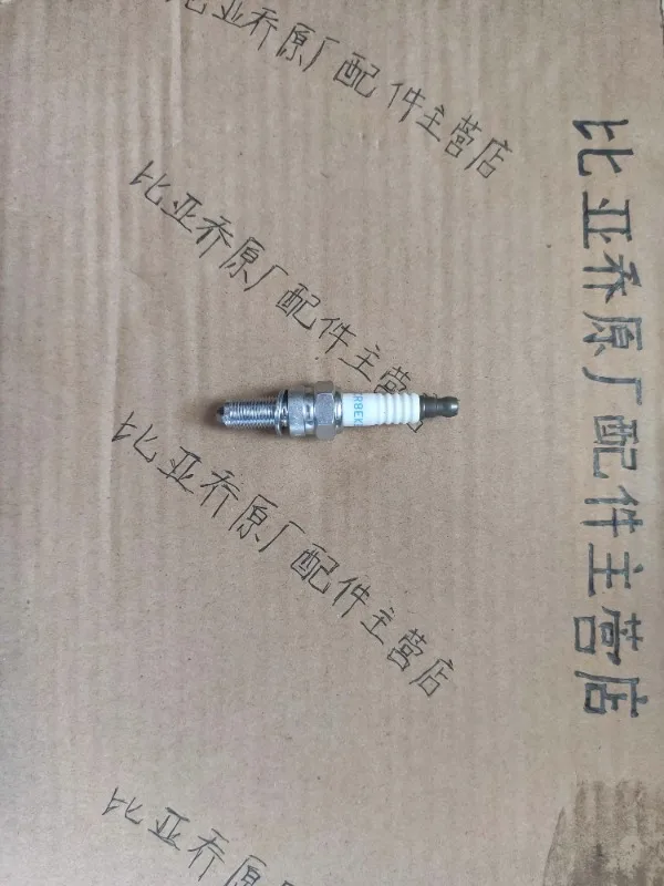 Свеча зажигания P-iaggio V-ESPA GTS300 APR 300T-V N-GK CR8EKB импортированная.