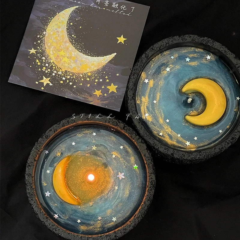 Фото Ароматическая свеча Melting Moon из соевого воска ручной работы, эстетичный декор для дома, романтический центральный элемент, подарок на день рождения или годовщину для неё. №3