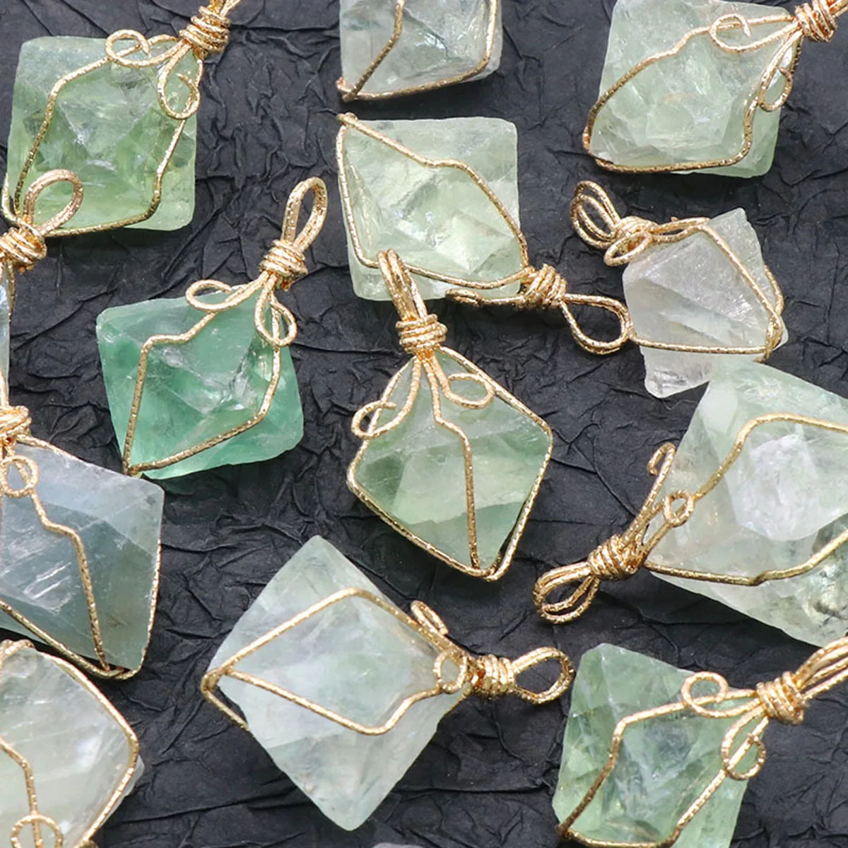 

Natural Stone Fluorite Pendants Gold Color Wire Wrap Clear Crystal for Jewelry Making Diy Women Fashion Necklace Gifts