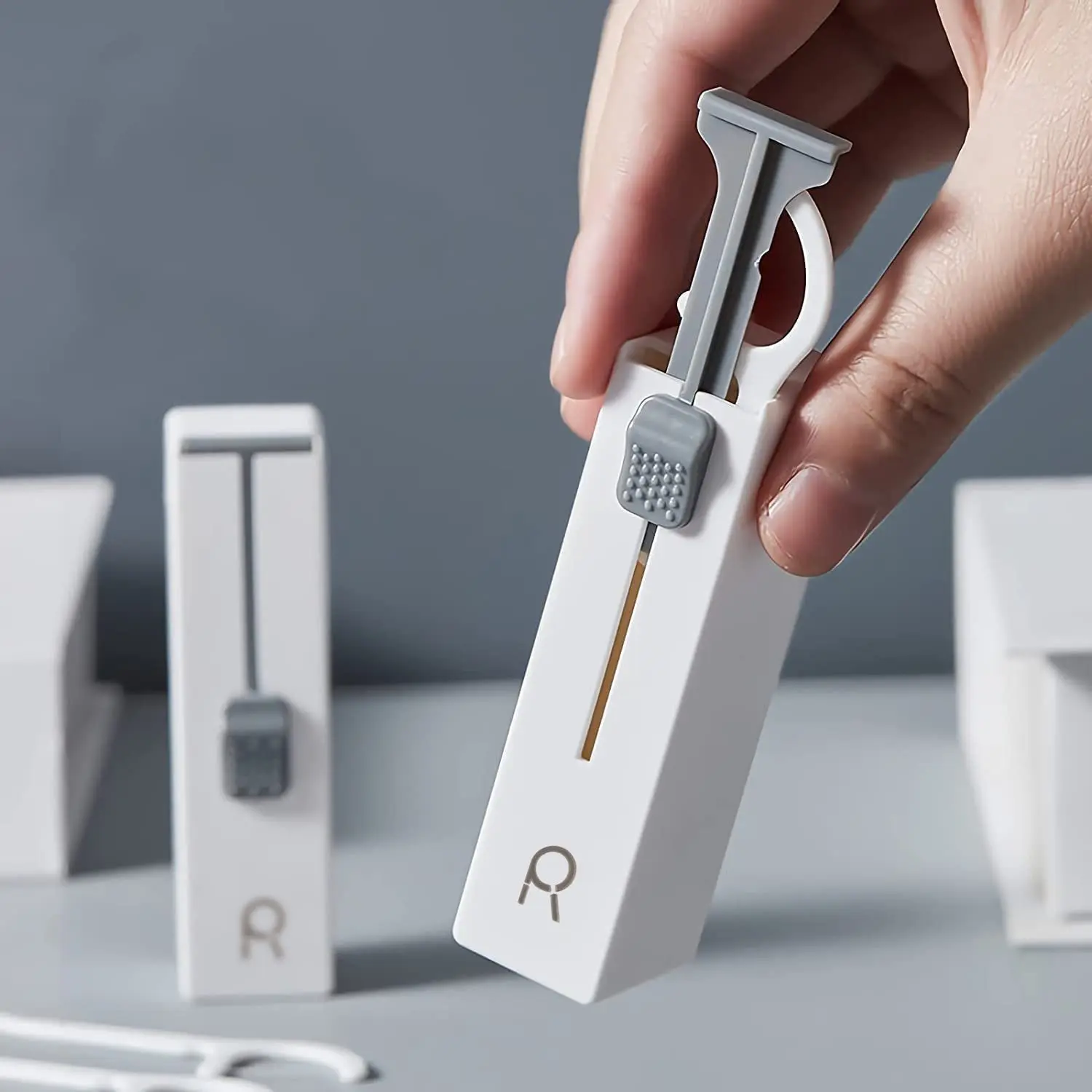 

Portable Automatic Floss Box with Box Replacement High Spring Cleaning Floss Stick Storage Organizer Organizer Box