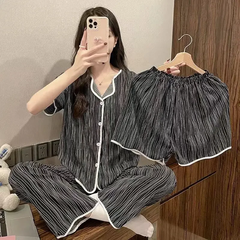 Женский пижамный комплект из трех предметов