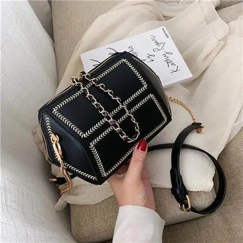

Новинка 2023, Маленькая женская сумка на одно плечо с цепочкой, классическая черная модная дизайнерская брендовая сумка-мессенджер, универсальный тренд
